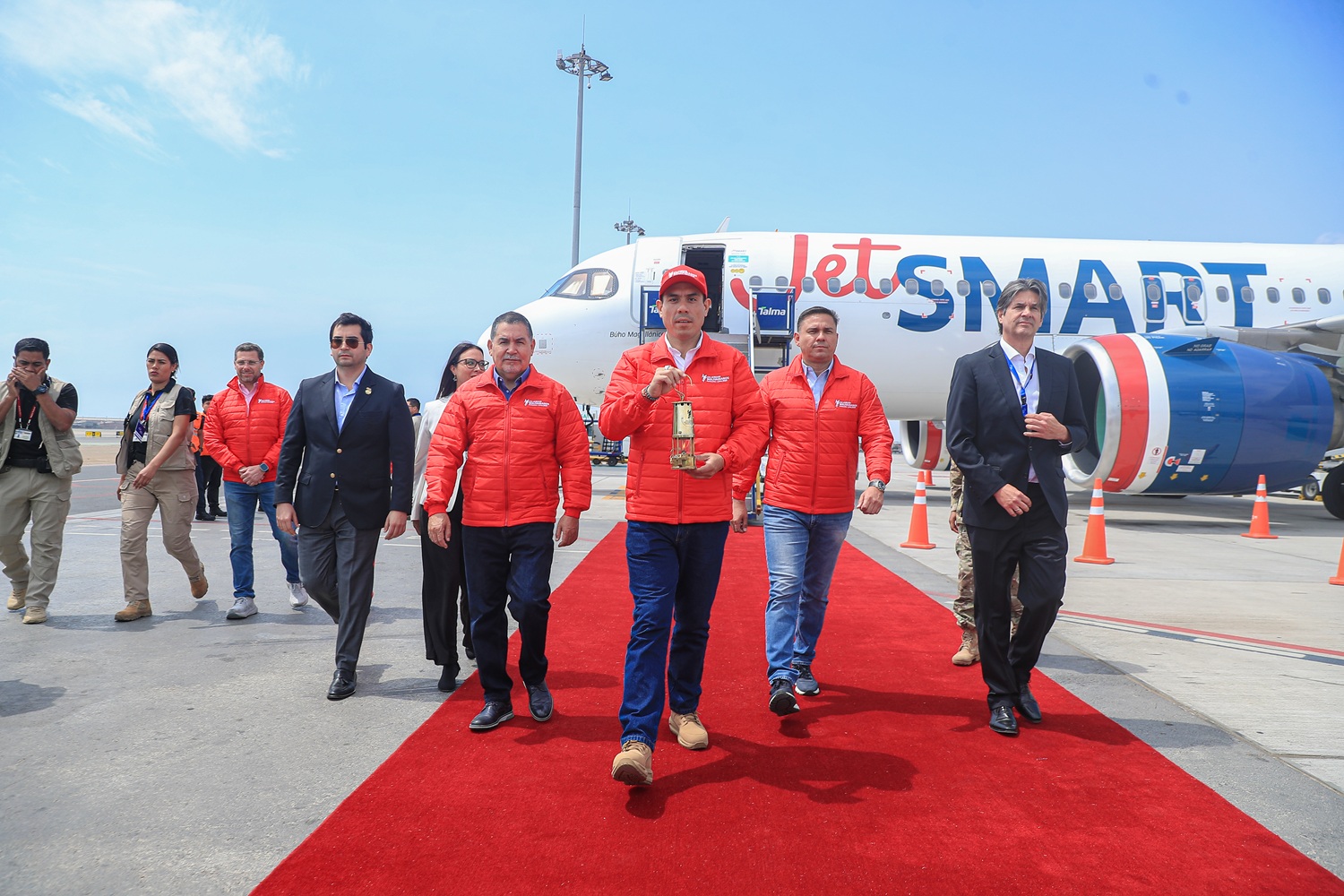 Presidente Jerí recibió con honores la flama Bolivariana y liderará comité de los "XX Juegos Deportivos Bolivarianos Ayacucho-Lima 2025".