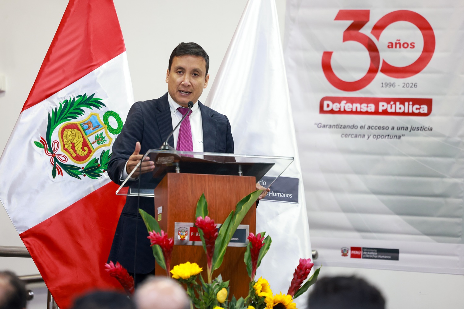 Ministro Luis Jiménez Borra: "Bicentenario del Minjusdh anuncia nueva era para la justicia peruana, con base en la seguridad jurídica, accesibilidad y reforma integral".