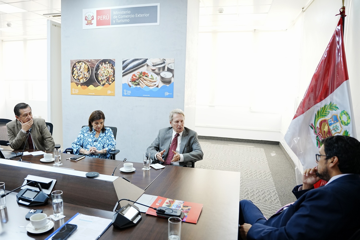 MINCETUR y CANATUR unen fuerzas para fortalecer el turismo peruano con enfoque sostenible y economía circular en hoja de ruta con apoyo internacional.