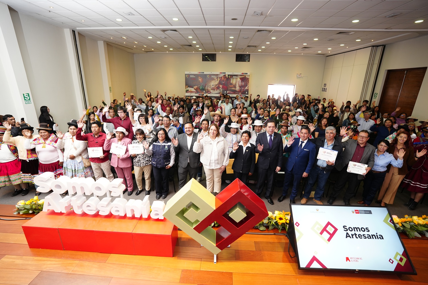 Mincetur Impulsa la Artesanía Peruana: "Concurso millonario y visión global, Perú potencia su artesanía con inversión, innovación y acceso a mercados internacionales".