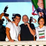 “Cuando la Edad Conecta con la Juventud: El Fenómeno Belmont y el Poder del ‘Outsider’ Recargado”.