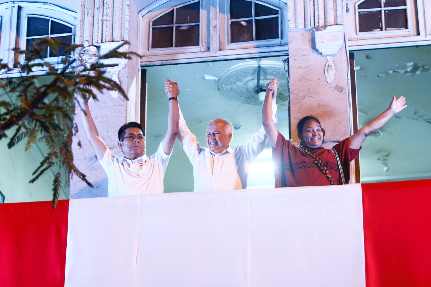 Ni Apagándole la Luz lo Paran:"¡Justicia y Libertad! López Chau promete indulto a Castillo, gas natural para todos con tarifa única, reforma total y pago de deuda social en su cierre de campaña".