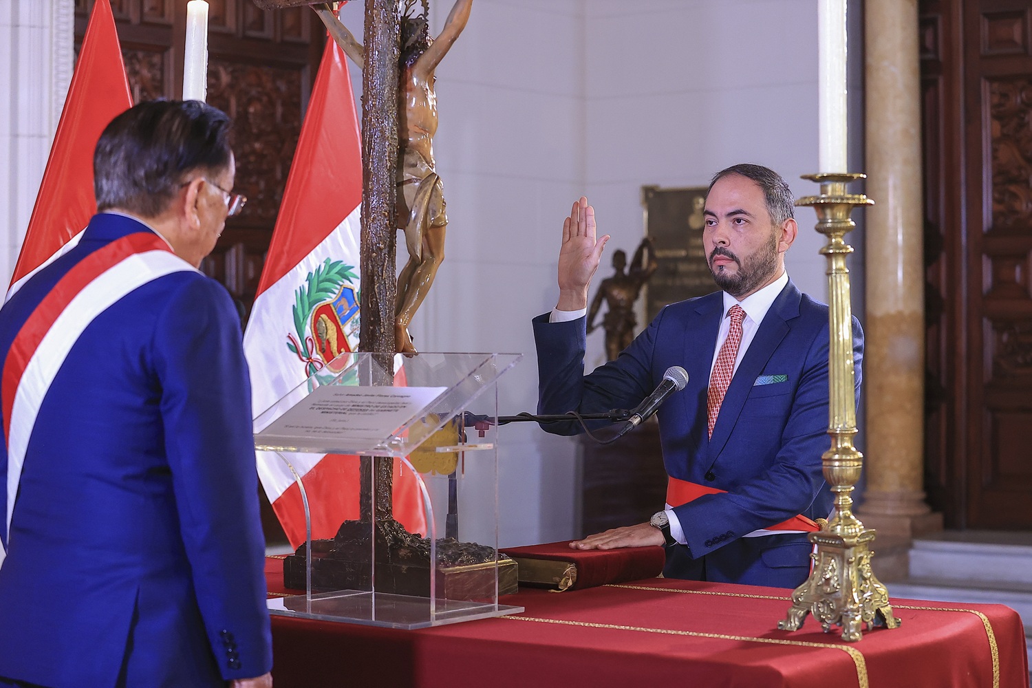 Ministerio de Defensa al Mando de un Estratega: Flores Carcagno asume el Mindef con visión de gobernanza y de respeto a la figura presidencial.