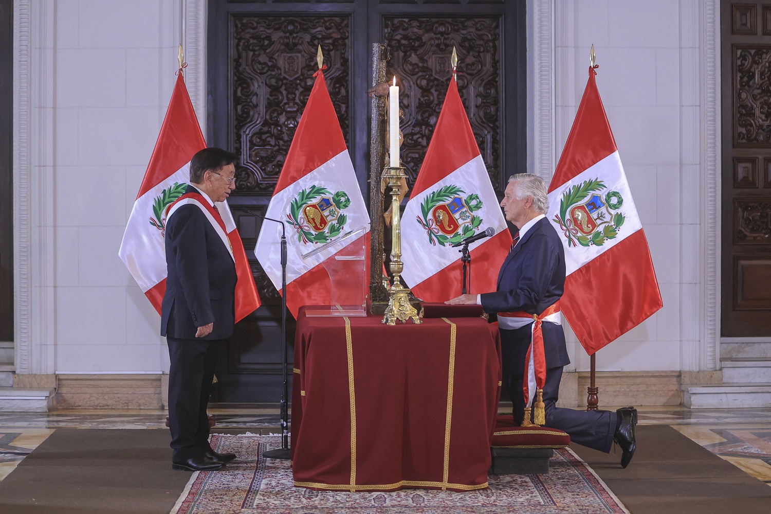 Diplomacia de Lujo: Carlos Pareja Ríos, el experimentado embajador que asume la Cancillería peruana, liderando junto al presidente Balcázar la política exterior del Perú.