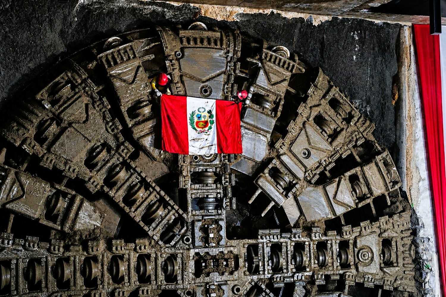 HITO HISTÓRICO: La tuneladora “Delia” llega a Carmen de la Legua y se acerca a culminar la Línea 2 del Metro, con 12.36 kilómetros de avance construyendo el futuro del transporte de Lima y Callao.