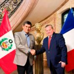“París recibe a premier Luis Arroyo: Perú avanza con paso firme hacia su incorporación a la OCDE, la ‘Hoja de Ruta’ para un Estado moderno y sin brechas históricas”.