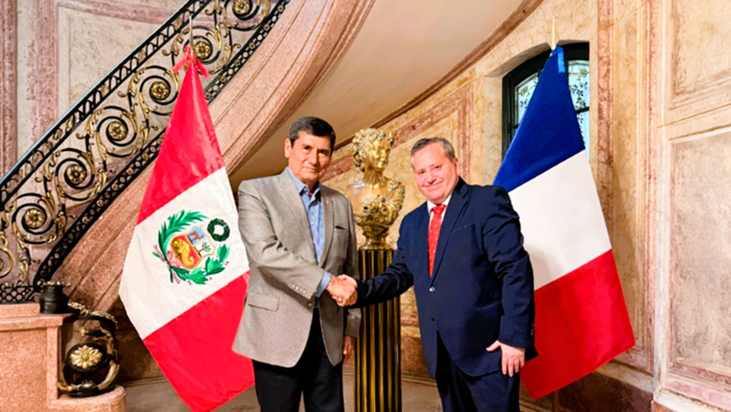 "París recibe a premier Luis Arroyo: Perú avanza con paso firme hacia su incorporación a la OCDE, la 'Hoja de Ruta' para un Estado moderno y sin brechas históricas".