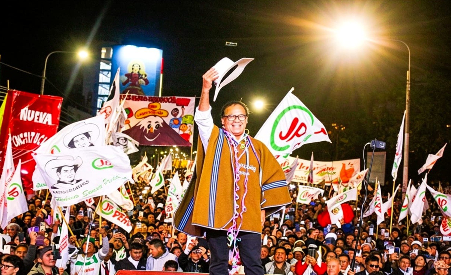 ¡Cusco, Juliaca y Arequipa se rinden ante Roberto Sánchez! "El sur peruano marca el triunfo del candidato del pueblo, votando en las urnas por 'Juntos por el Perú' este 7 de junio".