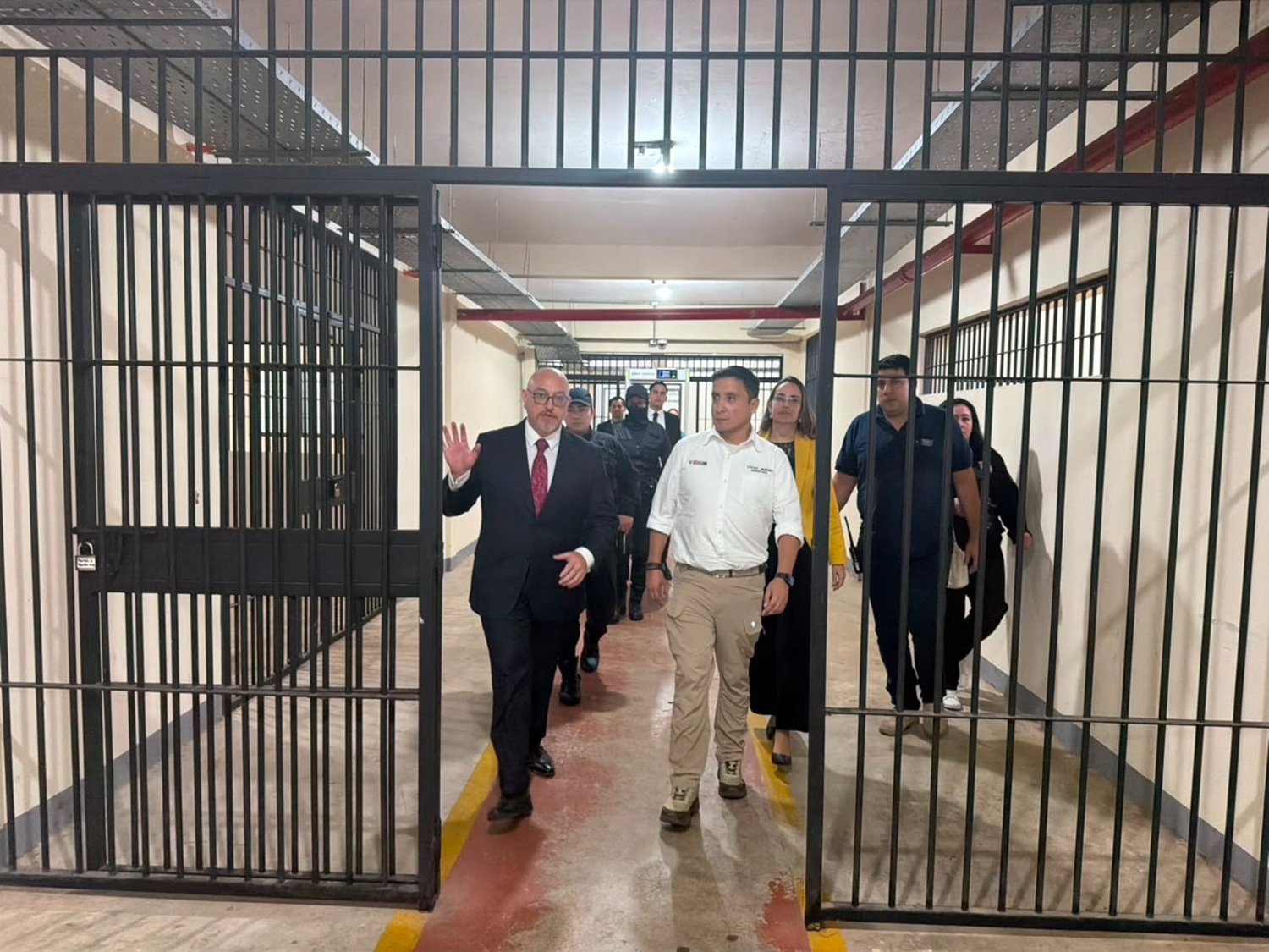 Ministro Jiménez exploró modelos de resocialización en Paraguay: Infraestructura penitenciaria moderna con capacitación laboral, trabajo productivo y educación formal como ejes centrales para la reinserción.