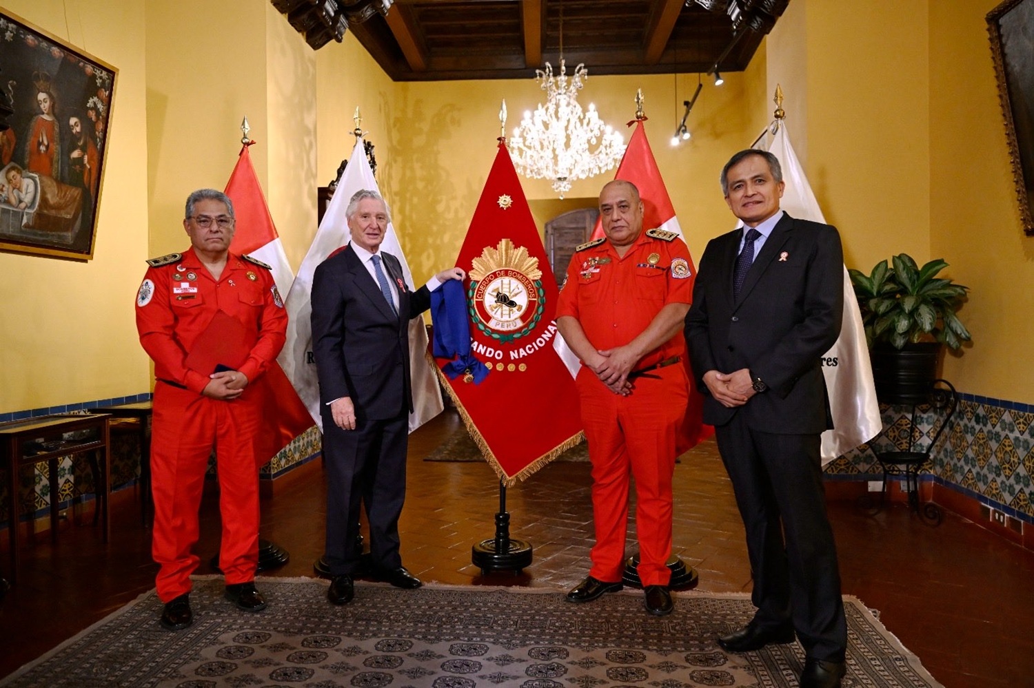 ¡Bomberos Peruanos Condecorados! "Grupo USAR recibe máxima distinción diplomática por labor heroica en Venezuela, más de una semana de rescates continuos en condiciones extremas, cuando la ayuda trasciende fronteras".