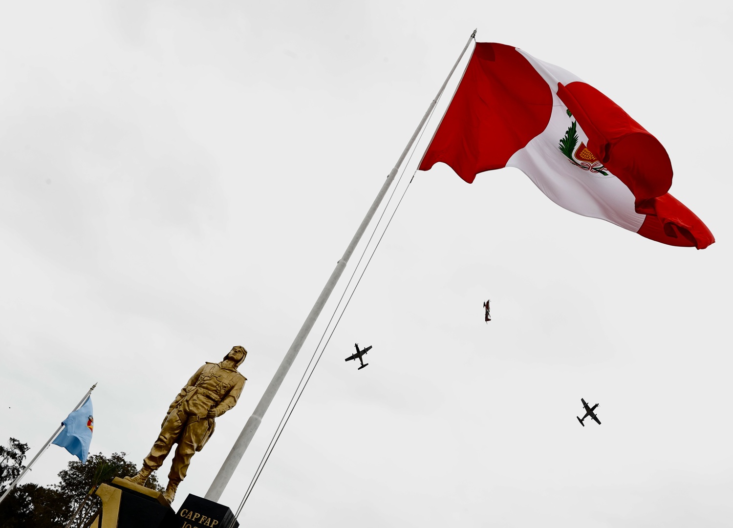 "85 Años de Legado Heroico: En su día la Fuerza Aérea del Perú rinde homenaje a Quiñones y proyecta su nuevo modelo aeroespacial, redefiniendo la seguridad nacional y el valor de la aviación peruana".