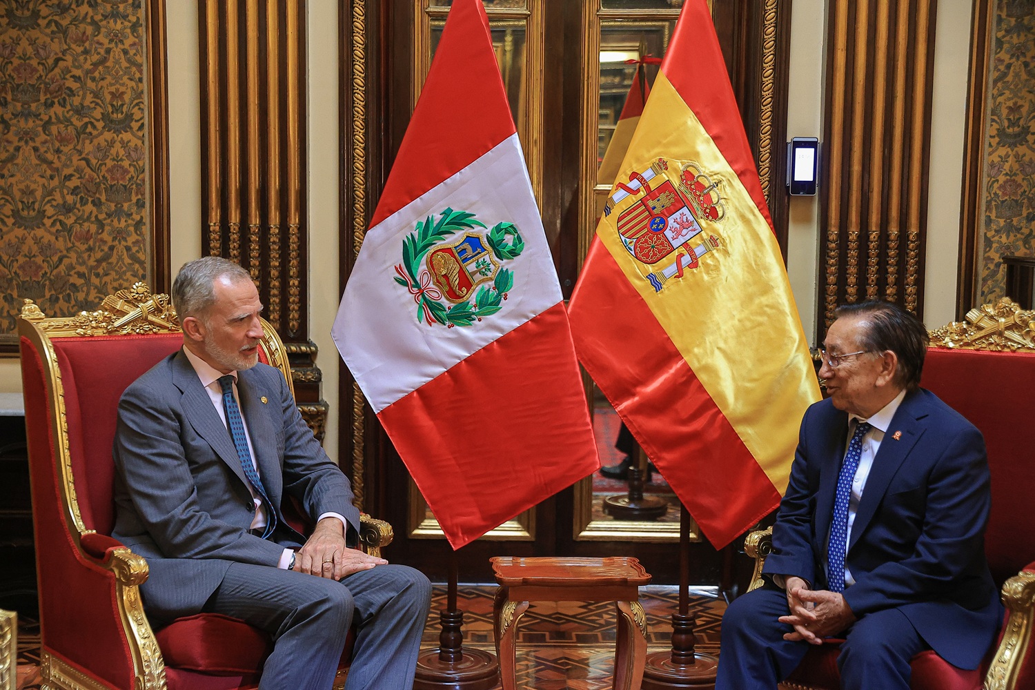 "Rey Felipe VI en Lima: Palacio de Gobierno recibe a la realeza española en encuentro histórico, afianzando los lazos comerciales y de seguridad, intercambio de transacciones con España alcanza cifra récord en el 2025".​