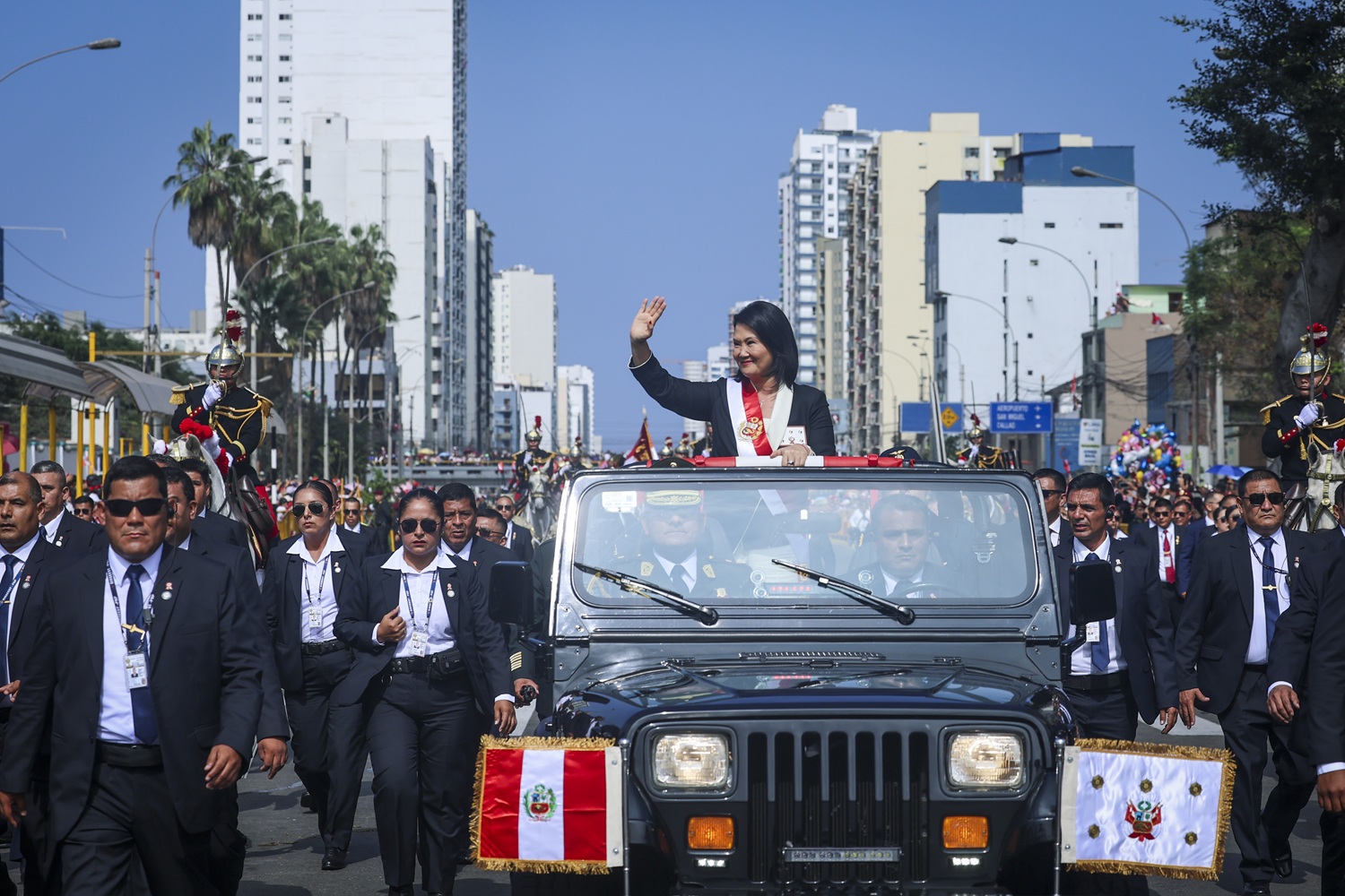 "Keiko Fujimori Lideró la Gran Parada: Orgullo, unidad y tradición en el 255.º Aniversario de la independencia, la Avenida Brasil unió al país entre acordes marciales y el cariño de su gente".