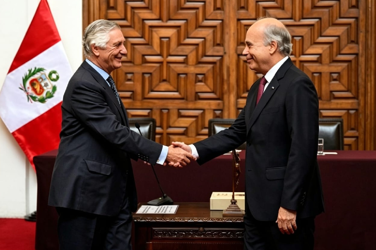 "Juramenta nuevo viceministro de Relaciones Exteriores: continuidad y solidez del servicio diplomático, Canciller Pareja destaca trayectoria del relevo y conocimiento institucional del embajador Eric Anderson".