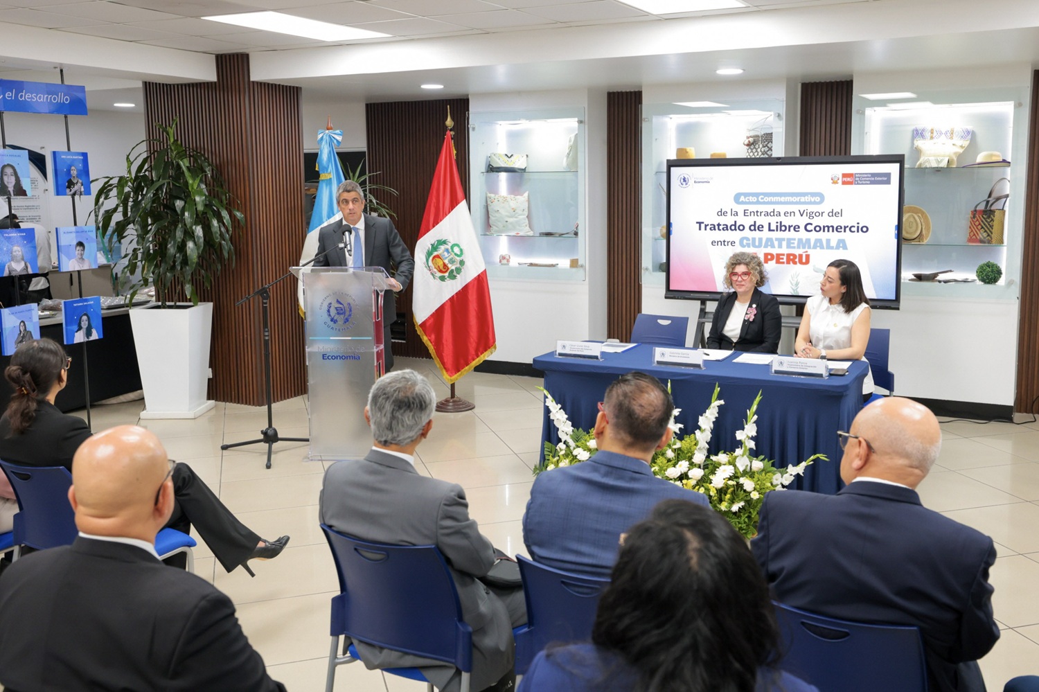 ¡Entra en Vigor TLC Perú y Guatemala! "Avances y desafíos, ¿Cómo proteger y modernizar la industria local?, una puerta, sin embargo no es la solución automática al programa exportador peruano".​