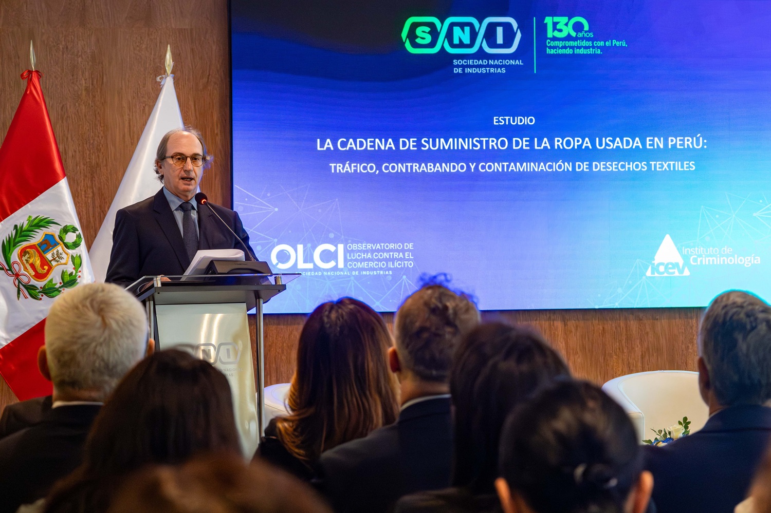 "Más de 136 mil toneladas al año: un volumen que nos inunda y daña. El ingreso de ropa usada al país es la puerta abierta por donde entran todos los delitos; una sola ruta para la ropa, la droga y las armas con total impunidad".​