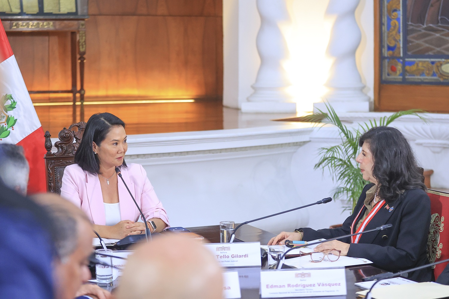 "Unidad sin subordinación: el Ejecutivo y el Poder Judicial hacen equipo respetando su independencia. La flagrancia, la justicia itinerante y la protección familiar forman el trípode de la política de modernización y democratización del servicio judicial peruano."