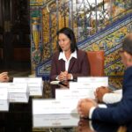 ¡Acuerdo Nacional! “Espacio de concertación o tabla de salvación política. Solo se le convoca cuando la desconfianza crece en el país. ¿Diálogo sin rumbo? Cuando el gobierno necesita que otros le definan el camino”.