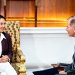 “Diálogo en Palacio de Gobierno: representante de La Iglesia de Jesucristo de los Santos de los Últimos Días se reúne con la presidenta Keiko Fujimori. La experiencia humanitaria y cooperación al servicio del Perú ante los desastres naturales”.​