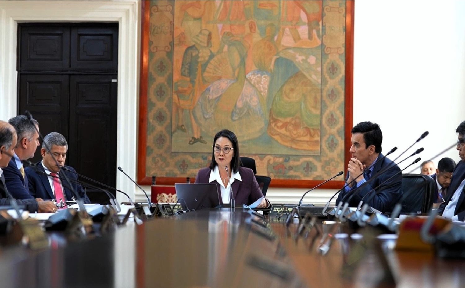 ¡120 días para transformar el país¡ "Las facultades que pide el Ejecutivo y su importancia actual; 8 materias, 66 normas, son el paquete completo que el Ejecutivo quiere aprobar por un plazo de 4 meses".​​​
