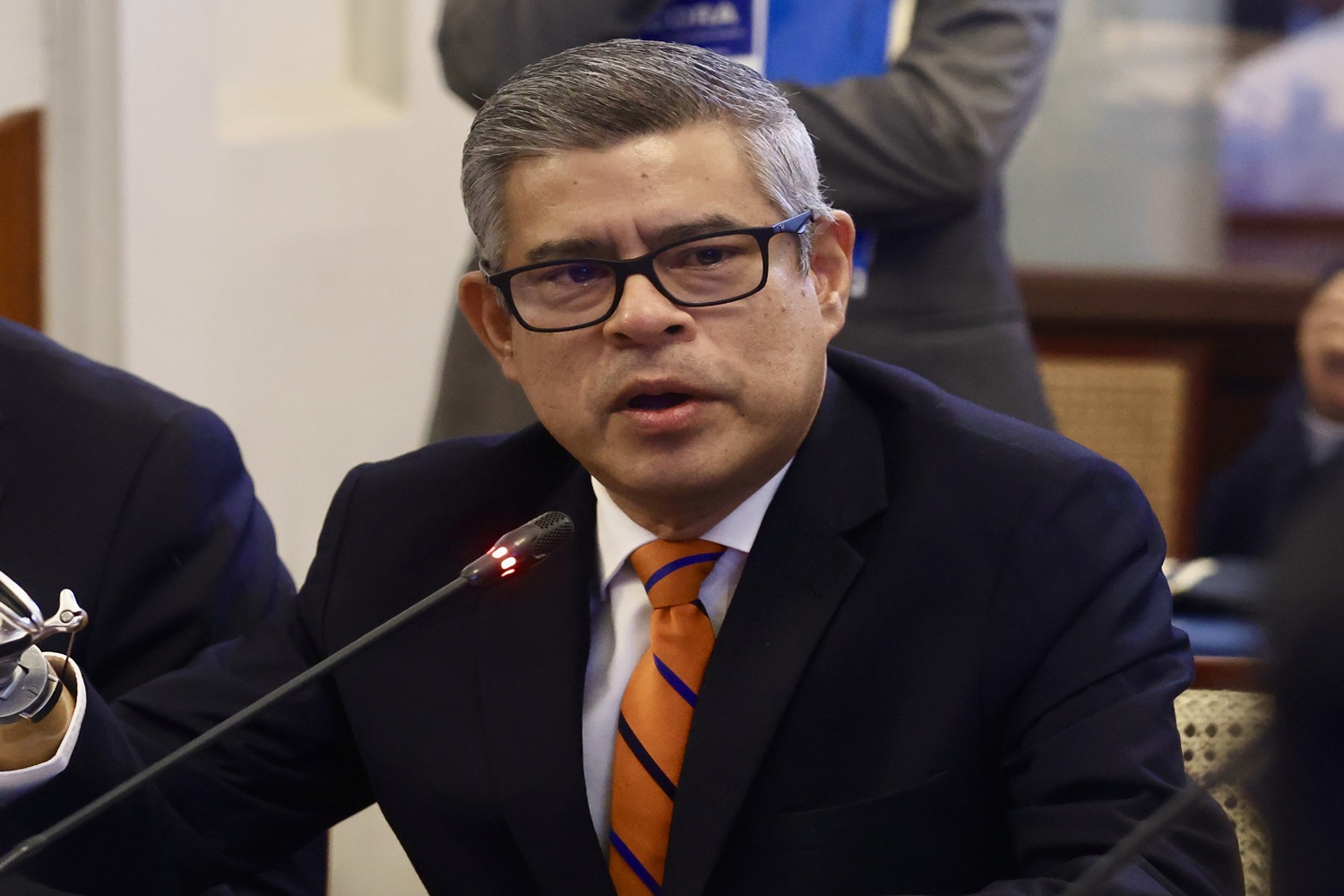 Premier Galarreta: ¡Delegar facultades legislativas para avanzar! ¿Qué se solicita: herramienta constitucional o atajo legislativo? “Incluso sin El Niño ni delincuencia, pediríamos facultades” indica el mensaje de la administración Fujimori.
