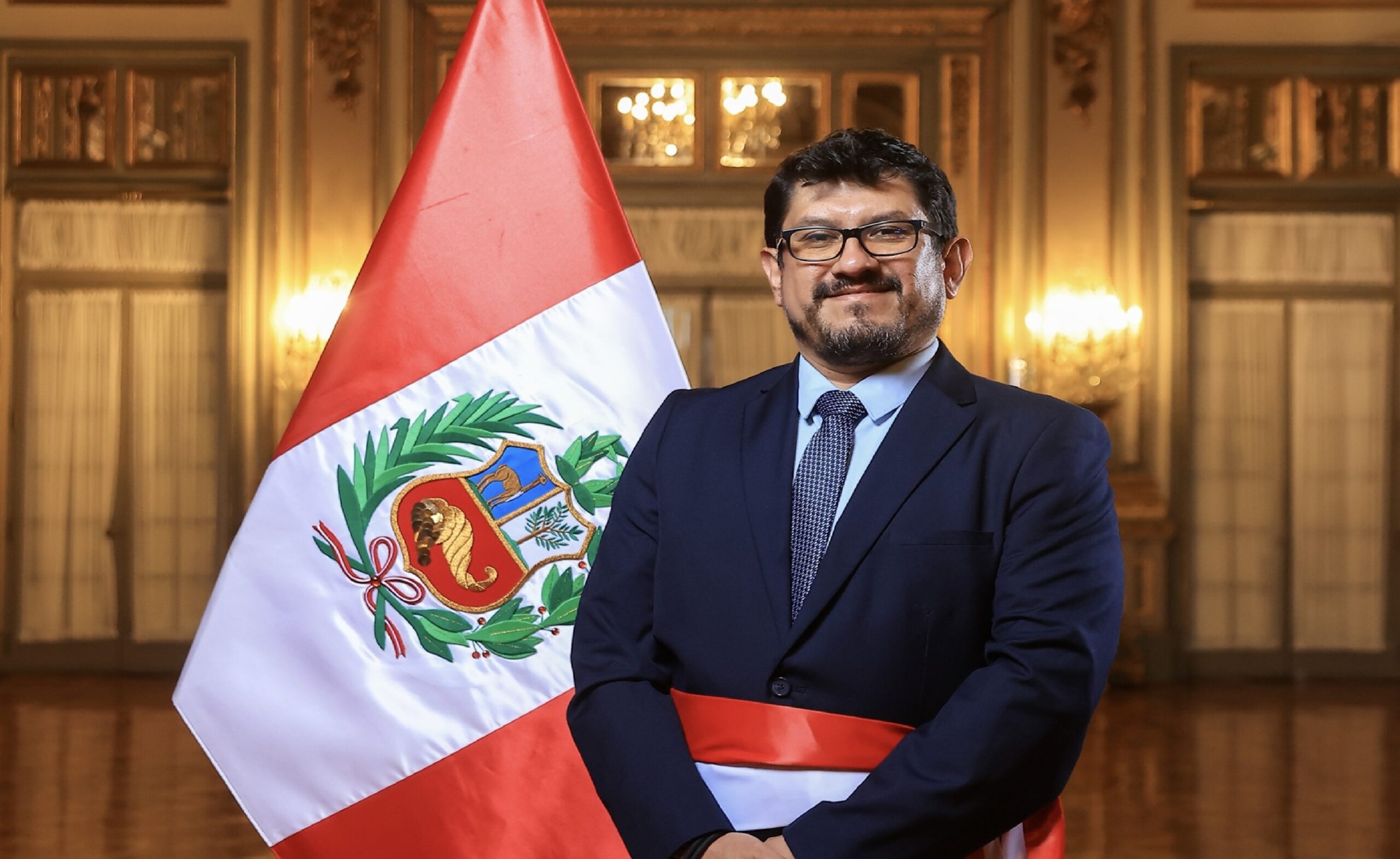 "José Angello Tangherlini Casal asume el MTC: experiencia reguladora y financiera para acelerar la conectividad. Economista y especialista en APP es el nuevo rostro que conducirá la infraestructura y telecomunicaciones del Perú".