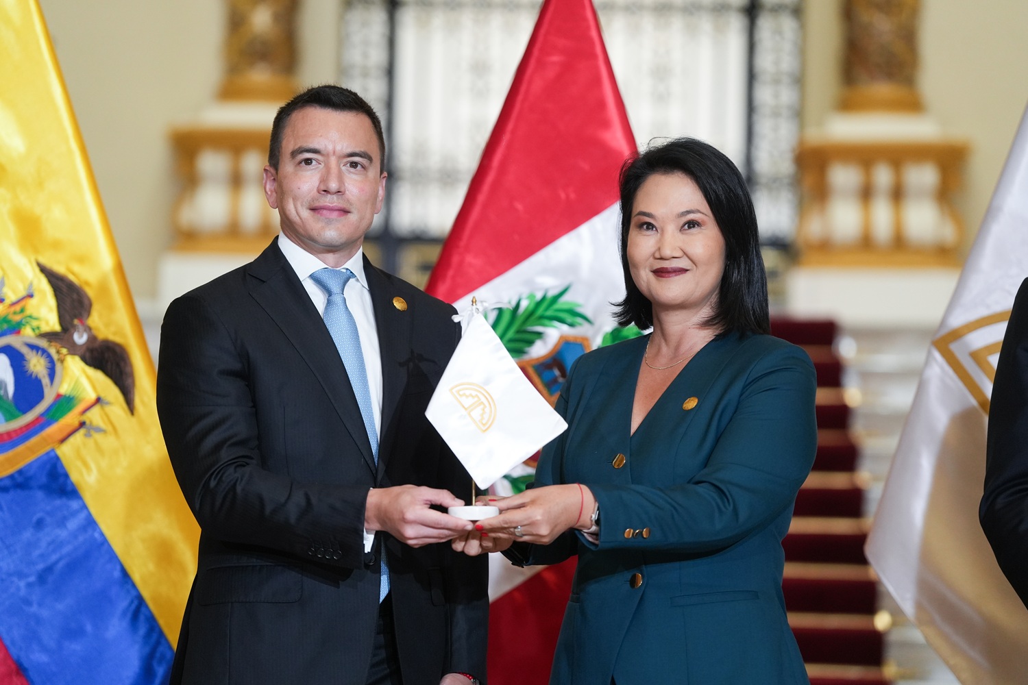 Perú asume Presidencia Pro Tempore de la Comunidad Andina 2026-2027 en ceremonia en Palacio de Gobierno: "Cuenten con el Perú para liderar este proceso", afirma presidenta Keiko Fujimori tras recibir el banderín de manos de su homólogo de Ecuador, Daniel Noboa.