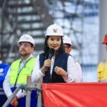 “Culminan excavaciones de la Línea 2 y ramal de la Línea 4: el metro de Lima y Callao avanza hacia su puesta en marcha. Hito histórico de la tuneladora ‘Micaela’ tras 35 kilómetros de perforación completa su recorrido”.