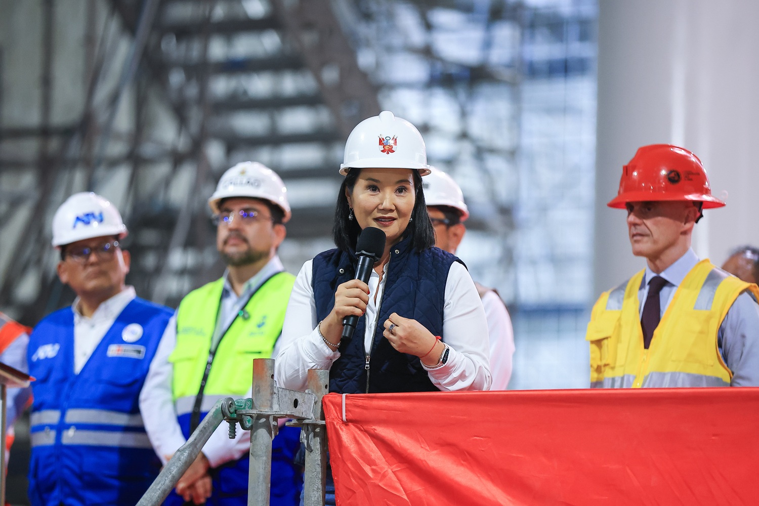 "Culminan excavaciones de la Línea 2 y ramal de la Línea 4: el metro de Lima y Callao avanza hacia su puesta en marcha. Hito histórico de la tuneladora 'Micaela' tras 35 kilómetros de perforación completa su recorrido".