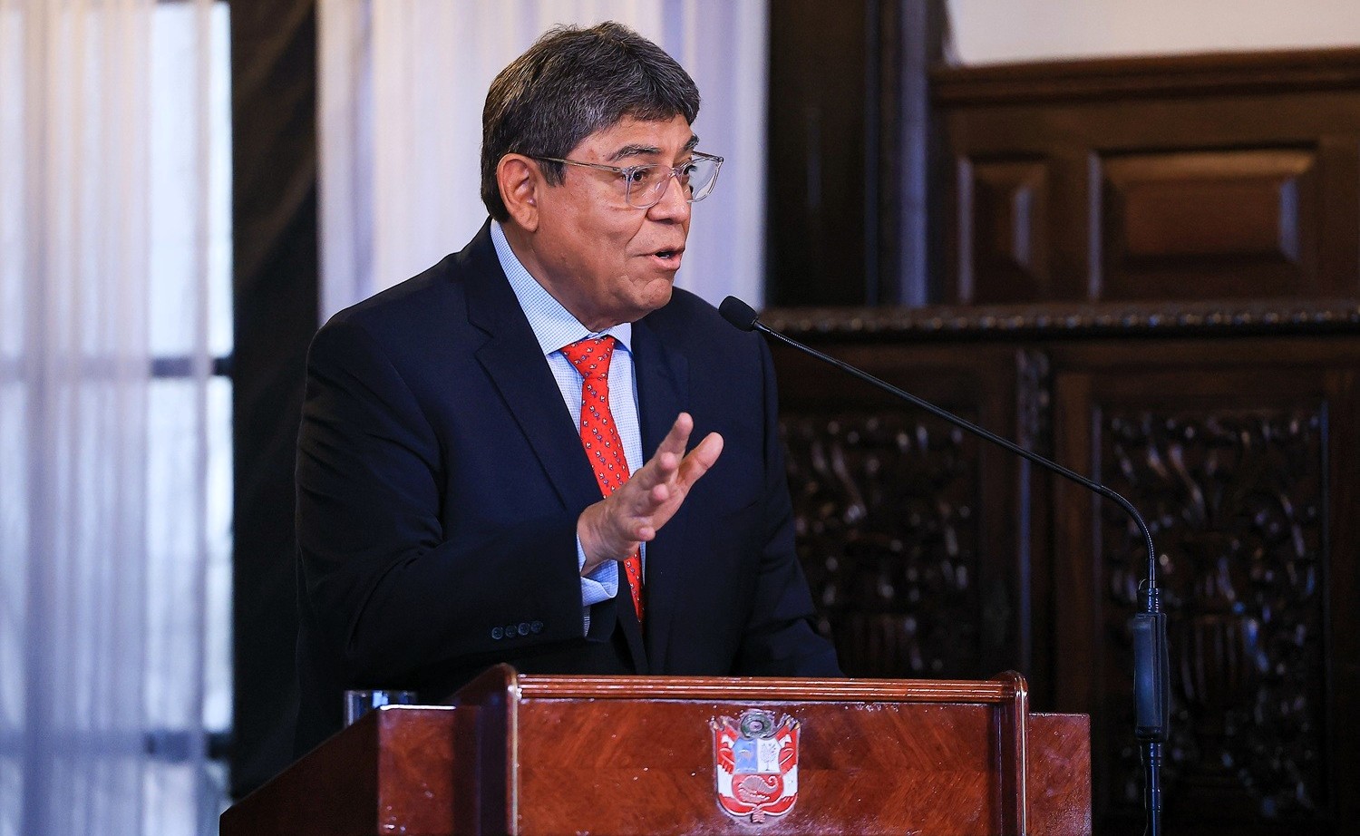 Política fiscal contracíclica en el Perú ante la convergencia del Fenómeno El Niño, crisis energética y endurecimiento financiero global: fundamentos, medidas y análisis crítico de sostenibilidad y ejecución.