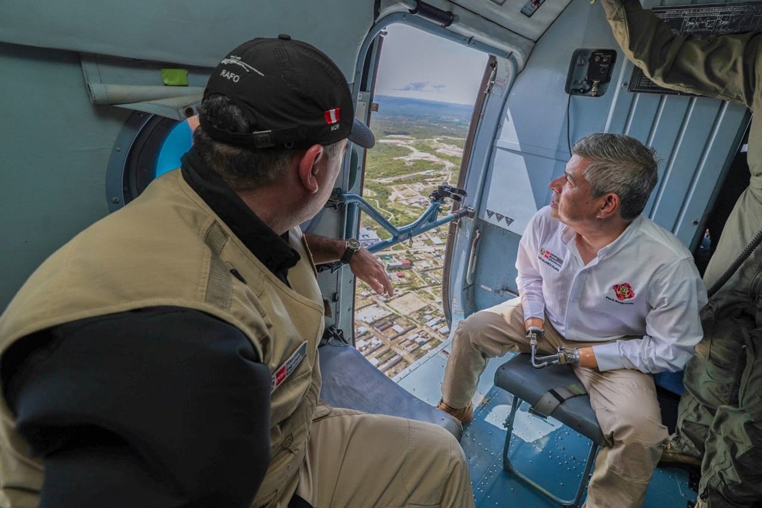 Premier Luis Galarreta: "Declaratoria de emergencia será decisión política, no trámite burocrático. Ante el 'Meganiño' el Gobierno limpia vías en Casitas (Tumbes) y agiliza respuesta ante desastres, beneficiando a más de 2.600 ciudadanos".