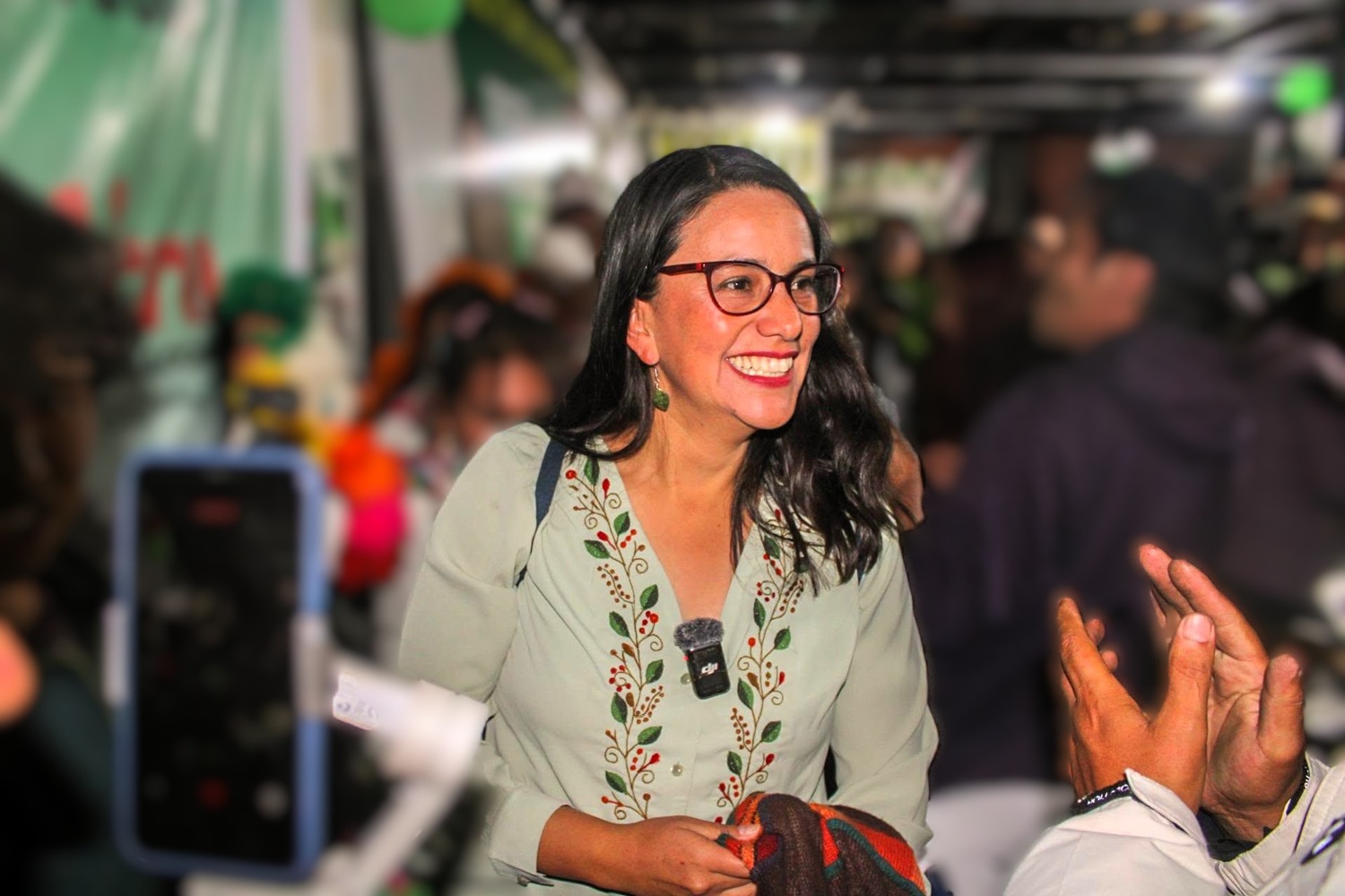 Verónika Mendoza es electa 'Gobernadora Regional de Cusco'. "Mi compromiso es reconstruir la confianza en la democracia e instituciones para ello escucharemos y dialogaremos con quienes no me eligieron para unir al Cusco".